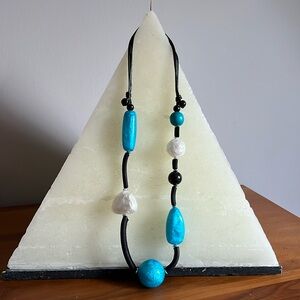 Rubber and Acrylic Statement Necklace 🩵 NWT